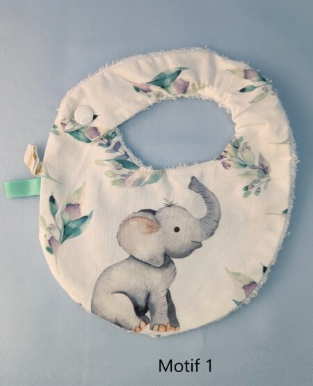 Bavoir en tissus pour les bébés de 0 à 6 mois avec un motif éléphant