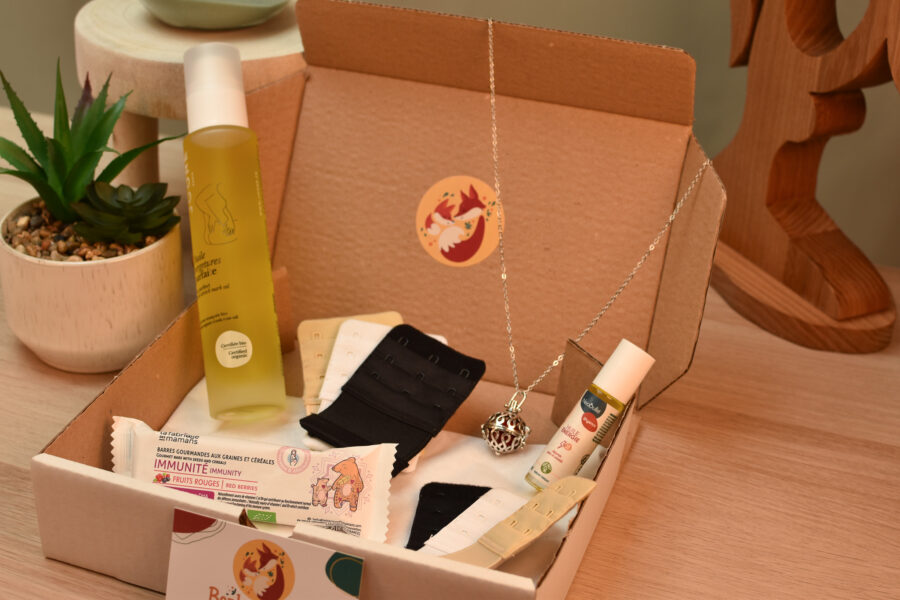 Box future maman à offrir avec une huile vergeture, une huile énergie, une barre de céréale fruits rouge, des rallonges soutiens gorge et un bola de grossesse