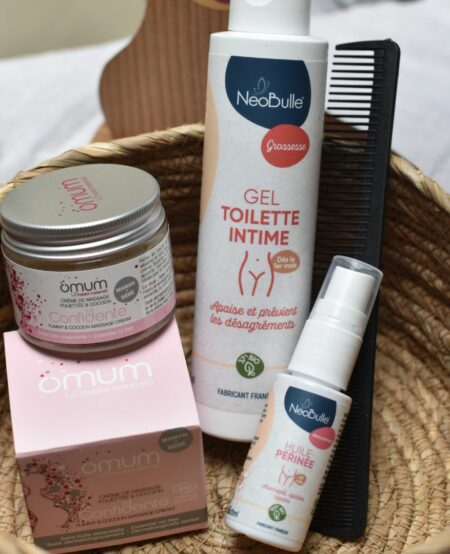 Box spéciale accouchement : kit de survie avec gel de toilette intime, peigne pour douleurs des contractions, huile de massage périnée, et crème de massage.