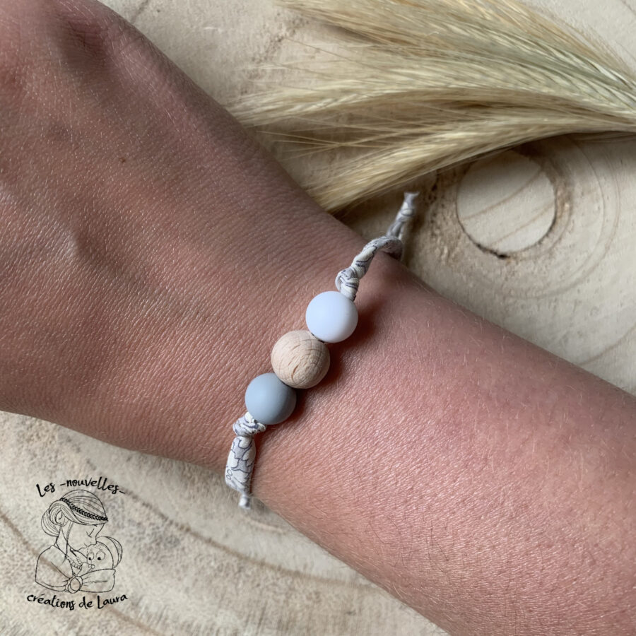 Bracelet d'allaitement Scandi : Perles grises, blanche et bois.