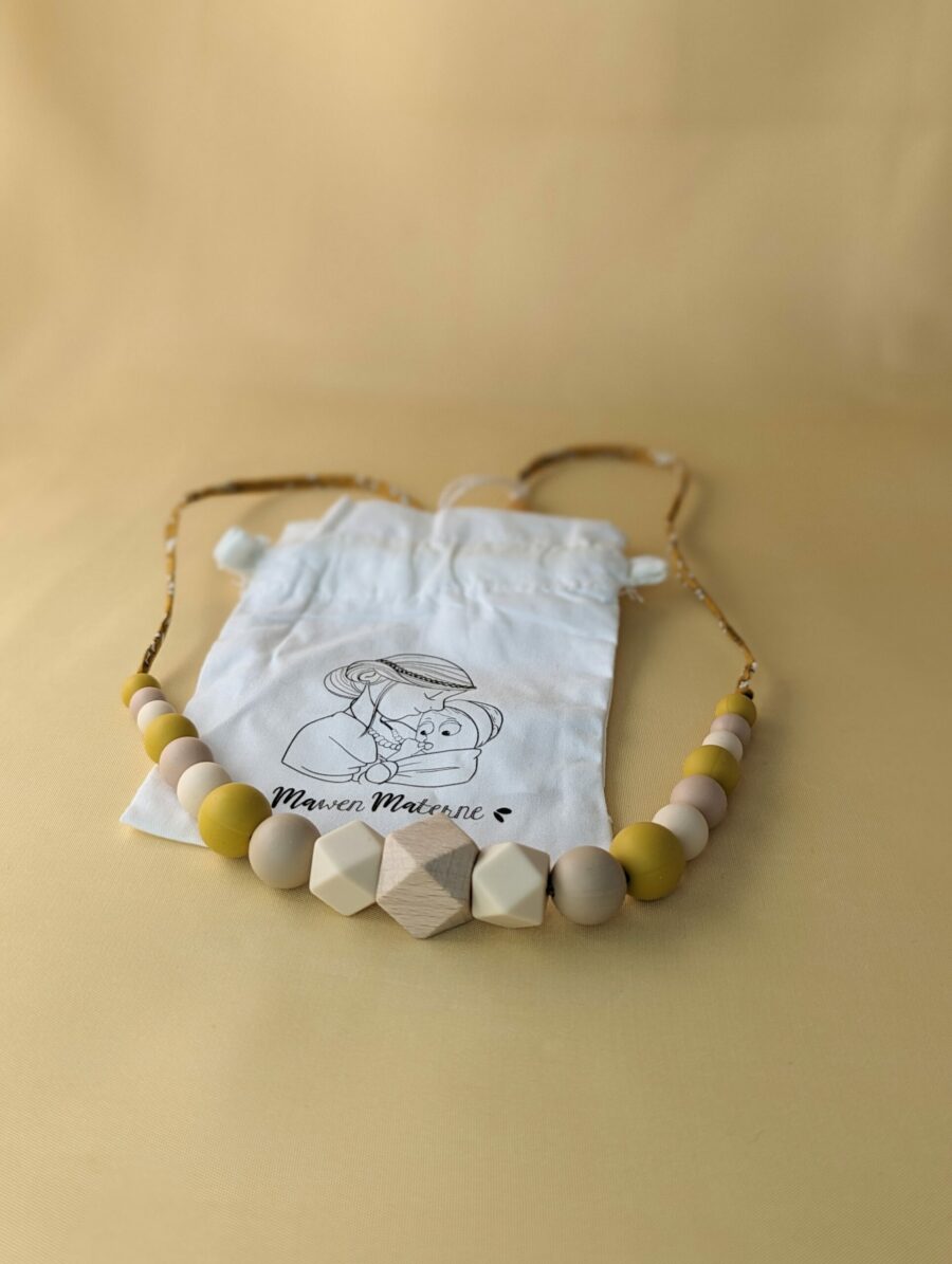 Collier d'allaitement et de portage capucine avec des perles jaune blanche et bois