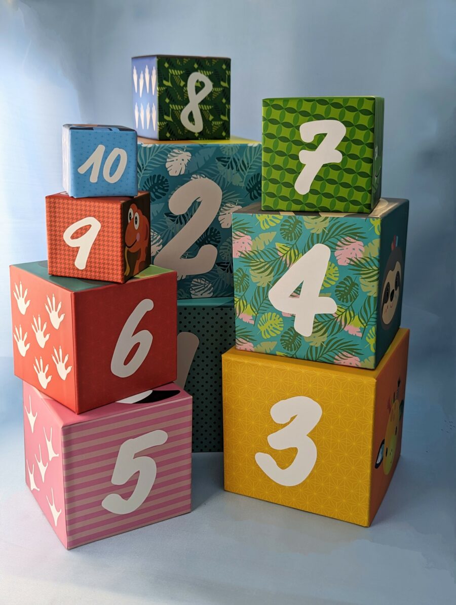 Cubes à empiler pour bébé coloré et avec des chiffres