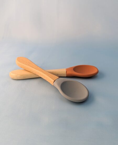 Cuillère en bois et en silicone pour les repas de bébé orange et gris