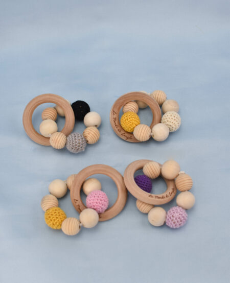 Hochet perle de laine fabriqué en France pour les poussées dentaires de bébé